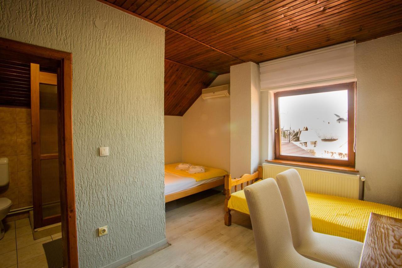 Guest House Vila Alexandar Palic Exterior photo