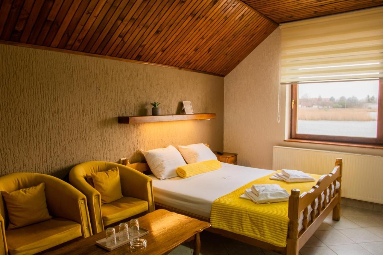 Guest House Vila Alexandar Palic Exterior photo