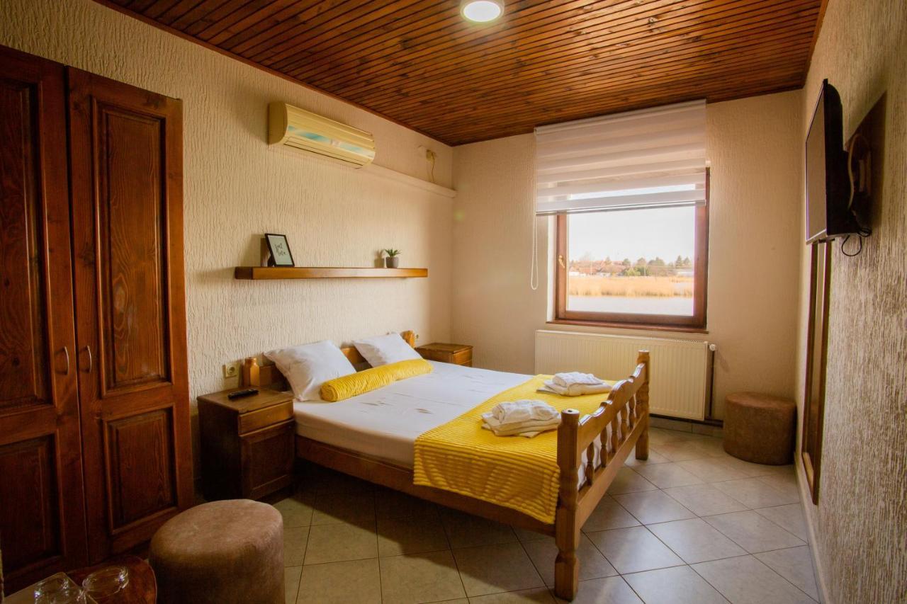 Guest House Vila Alexandar Palic Exterior photo