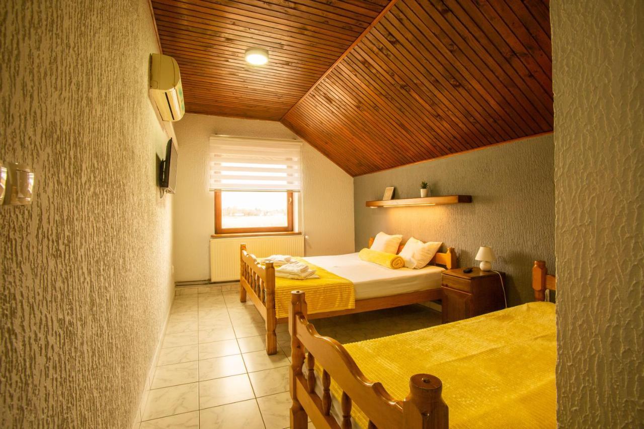 Guest House Vila Alexandar Palic Exterior photo