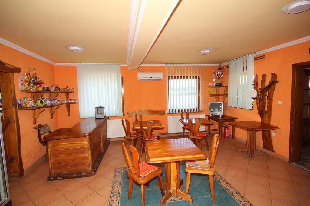 Guest House Vila Alexandar Palic Exterior photo