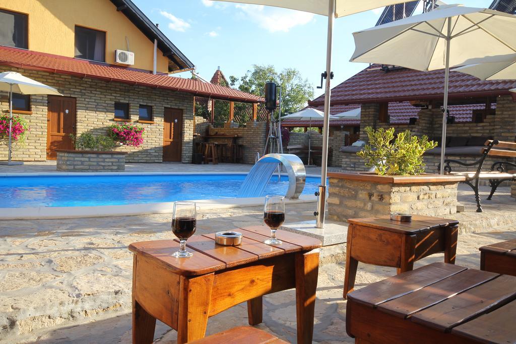 Guest House Vila Alexandar Palic Exterior photo