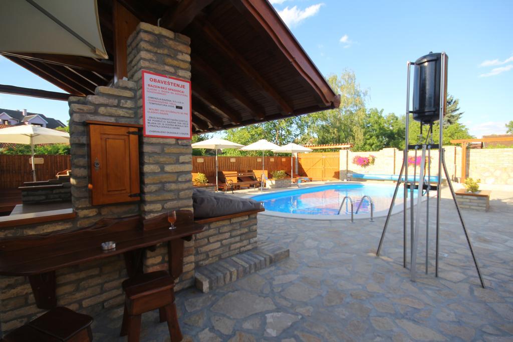 Guest House Vila Alexandar Palic Exterior photo