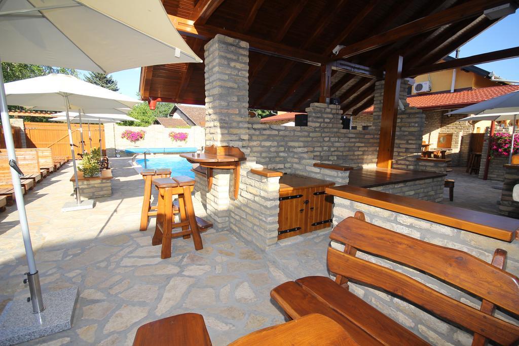 Guest House Vila Alexandar Palic Exterior photo
