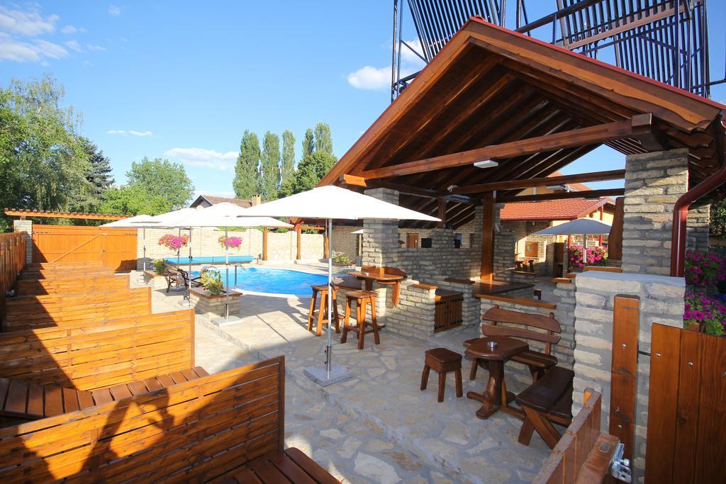 Guest House Vila Alexandar Palic Exterior photo