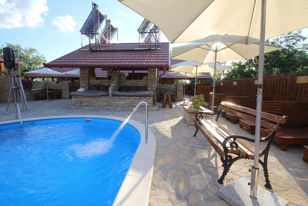 Guest House Vila Alexandar Palic Exterior photo